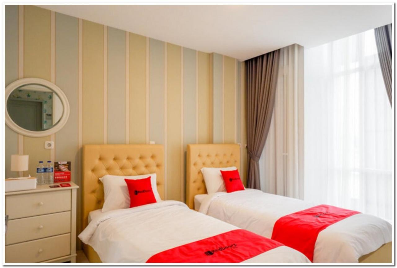 Reddoorz Plus @ Madukoro Raya Semarang Dış mekan fotoğraf