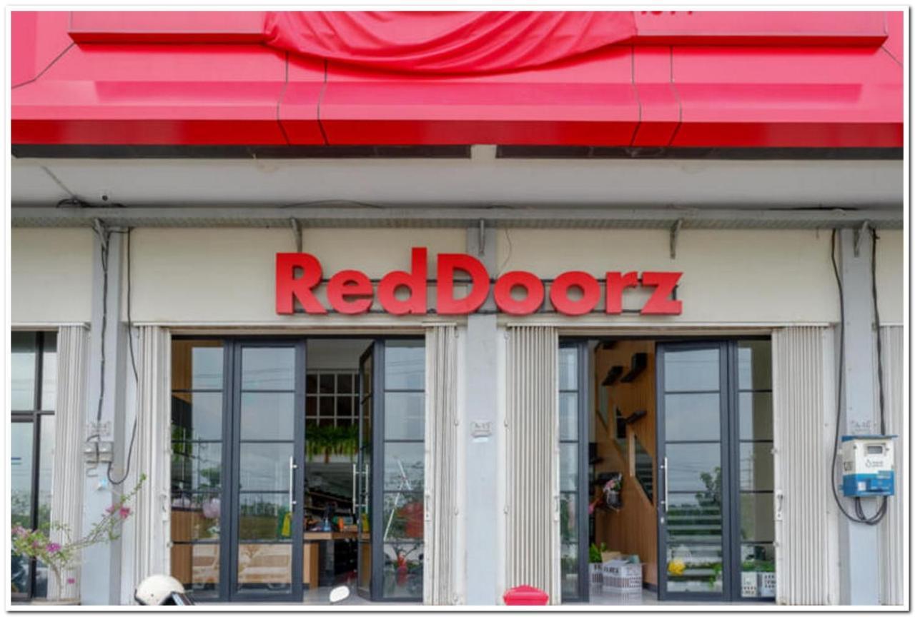 Reddoorz Plus @ Madukoro Raya Semarang Dış mekan fotoğraf