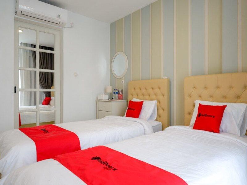Reddoorz Plus @ Madukoro Raya Semarang Dış mekan fotoğraf